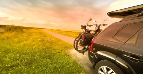 E-bikes op de fietsendrager achter de auto